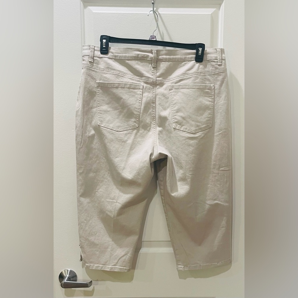 NEW…Gloria Vanderbilt Amanda Plus Size Capri Pants - Picture 4 of 5